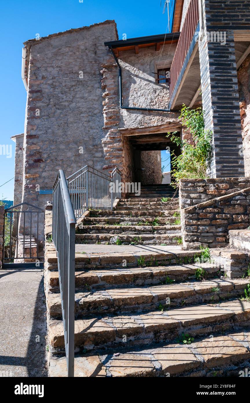 Vue sur le village de Taus, Valls Aguilar, Catalogne, Espagne Banque D'Images