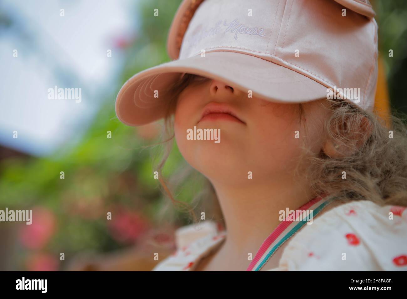 Mersin, Turkiye. 26 juin 2023. Les enfants visitent le quartier Liparis de la ville de Mersin pendant la fête musulmane de l'Aïd Al-Adha. Mersin est une ville portuaire située le long de la côte méditerranéenne du sud de la Turquie Banque D'Images