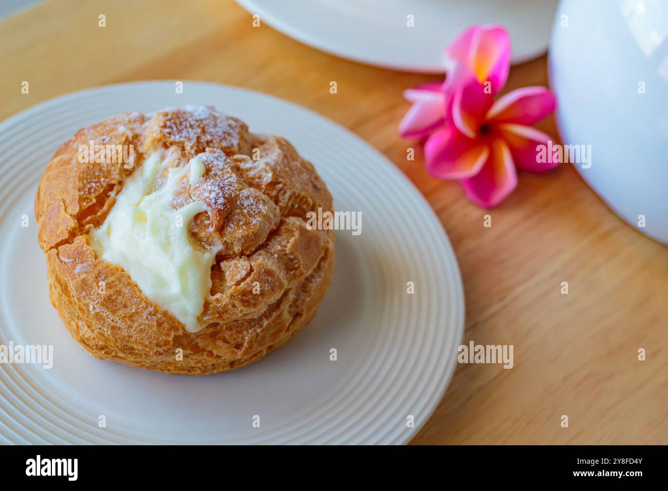 Délicieuse crème choux au restaurant à bangkok. Banque D'Images