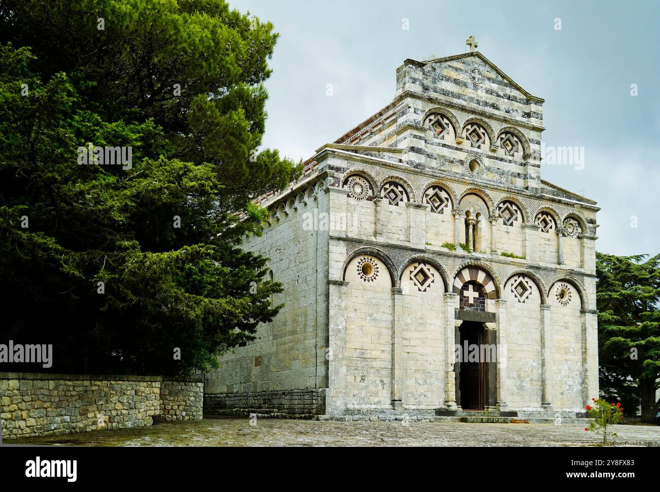 Église de style roman de notre Dame de Bonuighinu Eglise, Province de Sassari, Sardaigne, Italie Banque D'Images