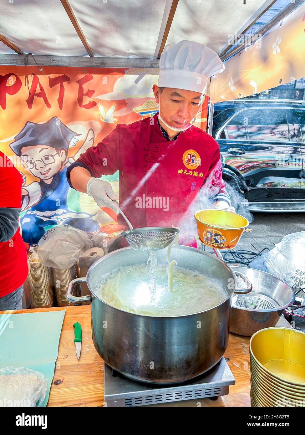 Paris, France, cuisine chinoise, faire des nouilles chinoises, 'Kungfupate', Street Food, Exotic Food, International Food Street Festival, « marché des cuisines » Banque D'Images