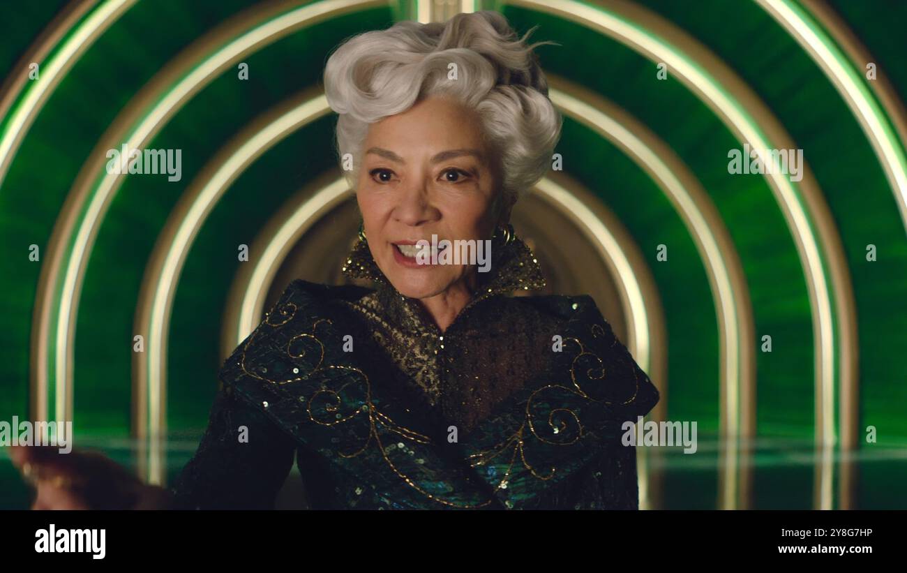 MICHELLE YEOH dans WICKED (2024), réalisé par JON M. CHU. Crédit : UNIVERSAL PICTURES / album Banque D'Images
