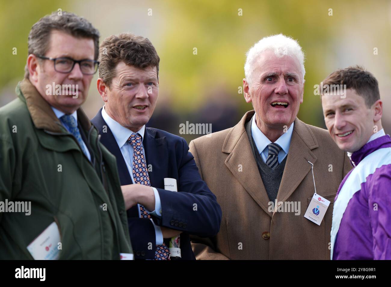 Propriétaire Jeff Smith (à droite) entraîneur Andrew Balding lors du Virgin Bet Sun chariot Day à Newmarket Racecourse, Suffolk. Date de la photo : samedi 5 octobre 2024. Banque D'Images