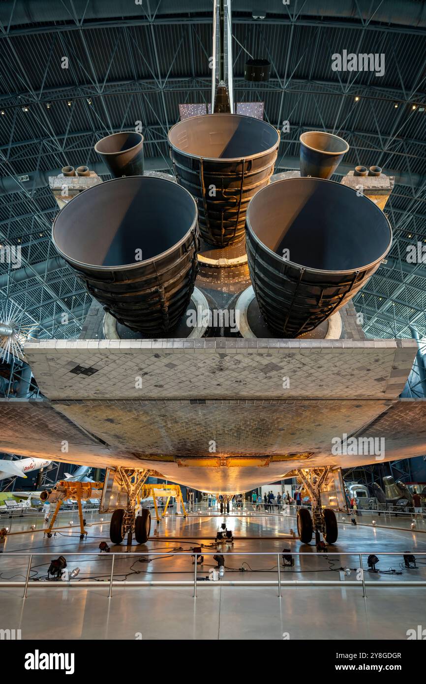 Vue arrière de la navette spatiale Discovery, exposée au Steven F. Udvar-Hazy Center, qui fait partie du Musée national de l'Air et de l'espace Smithsonian. Banque D'Images