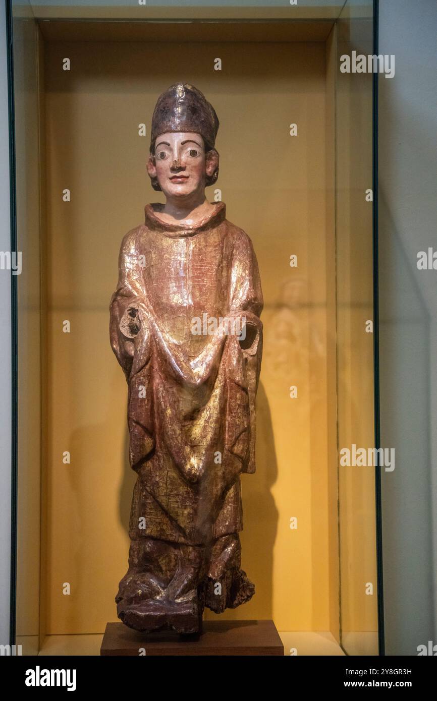 Saint évêque, sculpture en bois doré et polychrome, XIIe siècle, Musée diocésain de Huesca, communauté d'Aragon, Espagne. Banque D'Images