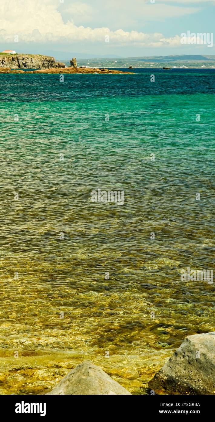 Plage désertique à l'extrémité sud de l'île de San Pietro.,Sardaigne du Sud, Italie Banque D'Images