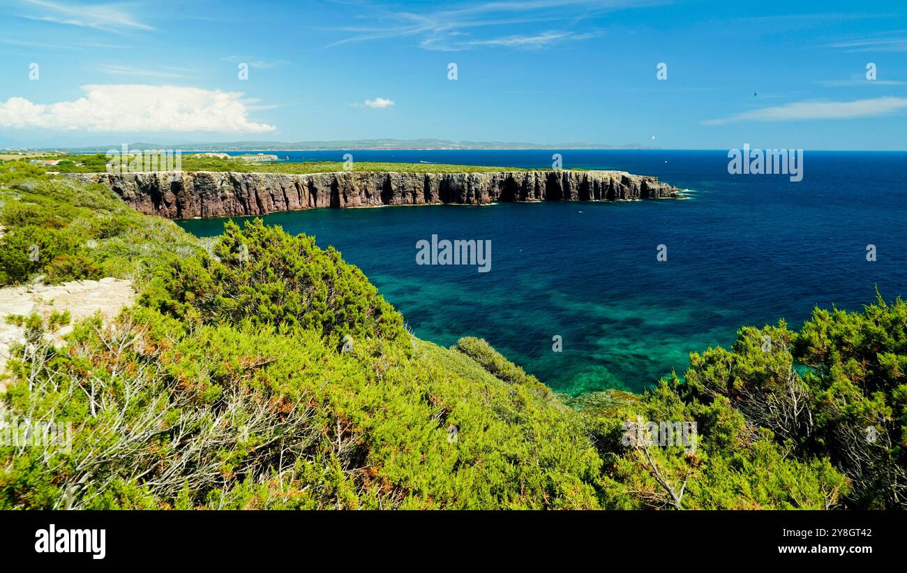 Plage désertique à l'extrémité sud de l'île de San Pietro.,Sardaigne du Sud, Italie Banque D'Images