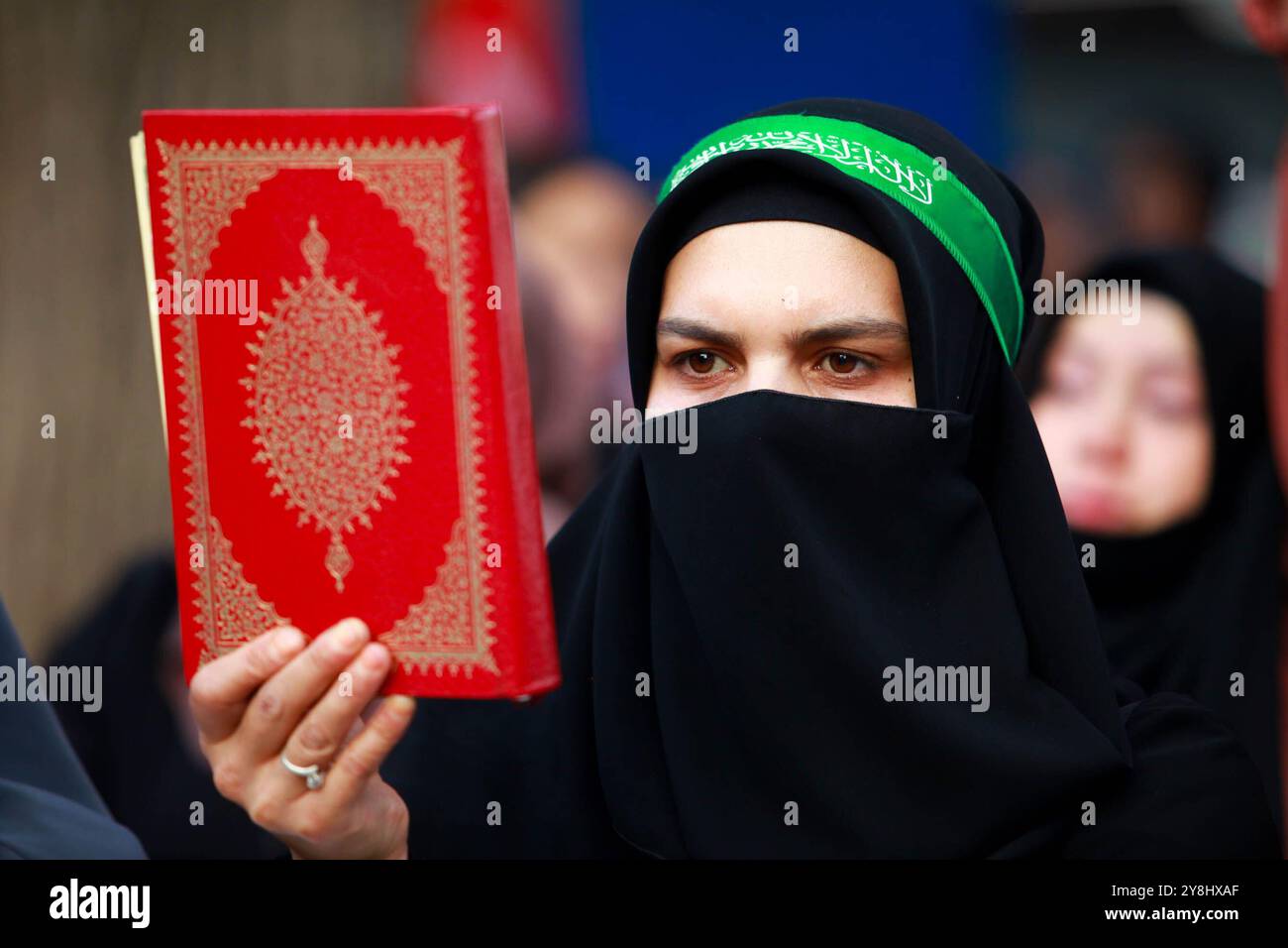 Gaziantep, Turkiye. 11 octobre 2023. Des membres et des partisans du mouvement Furkan à Gaziantep organisent une manifestation de solidarité avec les Palestiniens et contre les attaques israéliennes en cours dans la bande de Gaza. Les manifestants portaient le drapeau national palestinien et des banderoles soutenant la résistance palestinienne, certains participants se faisant passer pour les Palestiniens dans leur longue lutte contre l'occupation israélienne Banque D'Images