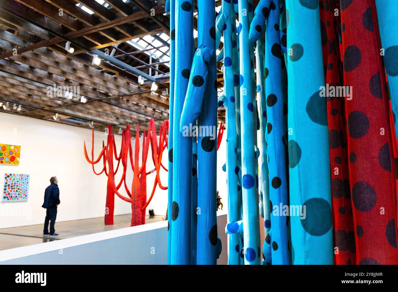 « Death of Nerves » (2022), exposition Yayoi Kusama « Every Day I Pray for Love » 2024, Victoria Miro, Londres, Angleterre Banque D'Images