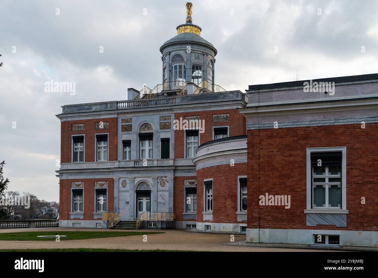 Potsdam Allemagne 2024 : le palais de marbre dans le nouveau jardin était le palais d'été du roi Frédéric-Guillaume II de Prusse. Banque D'Images