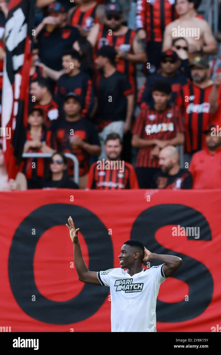 Curitiba, Brésil. 05 octobre 2024. Luiz Henrique de Botafogo, gestes lors du match entre Athletico Paranaense et Botafogo, pour la Serie A 2024 brésilienne, au stade Ligga Arena, à Curitiba le 05 octobre 2024. Photo : Heuler Andrey/DiaEsportivo/Alamy Live News crédit : DiaEsportivo/Alamy Live News Banque D'Images