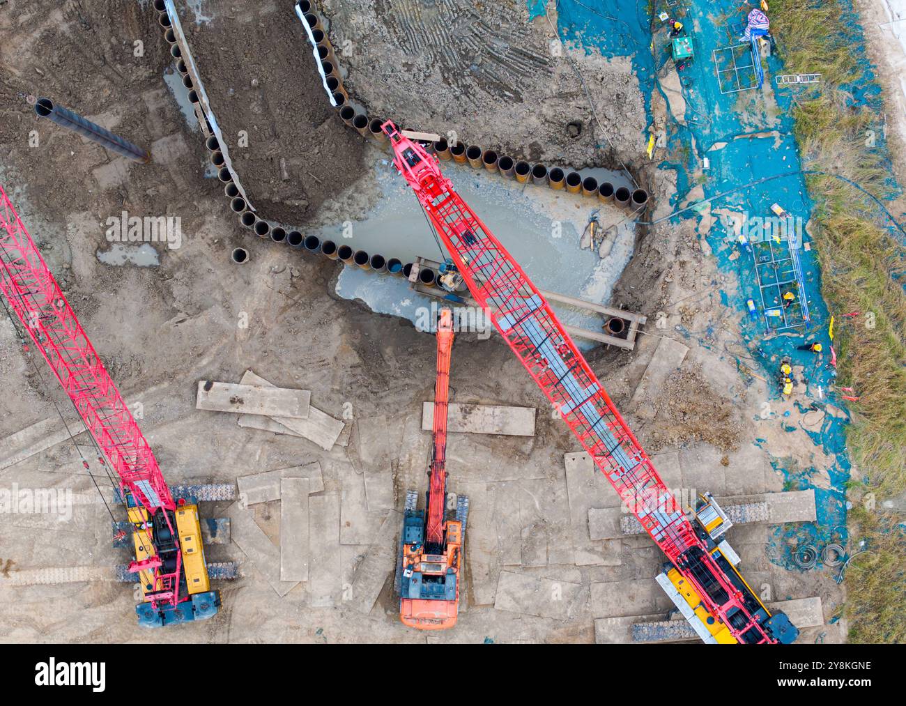 HUAI'AN, CHINE - 5 OCTOBRE 2024 - des ouvriers travaillent sur le chantier de construction du projet Huaian Junction de la deuxième phase de l'eau de la rivière Huaihe Banque D'Images