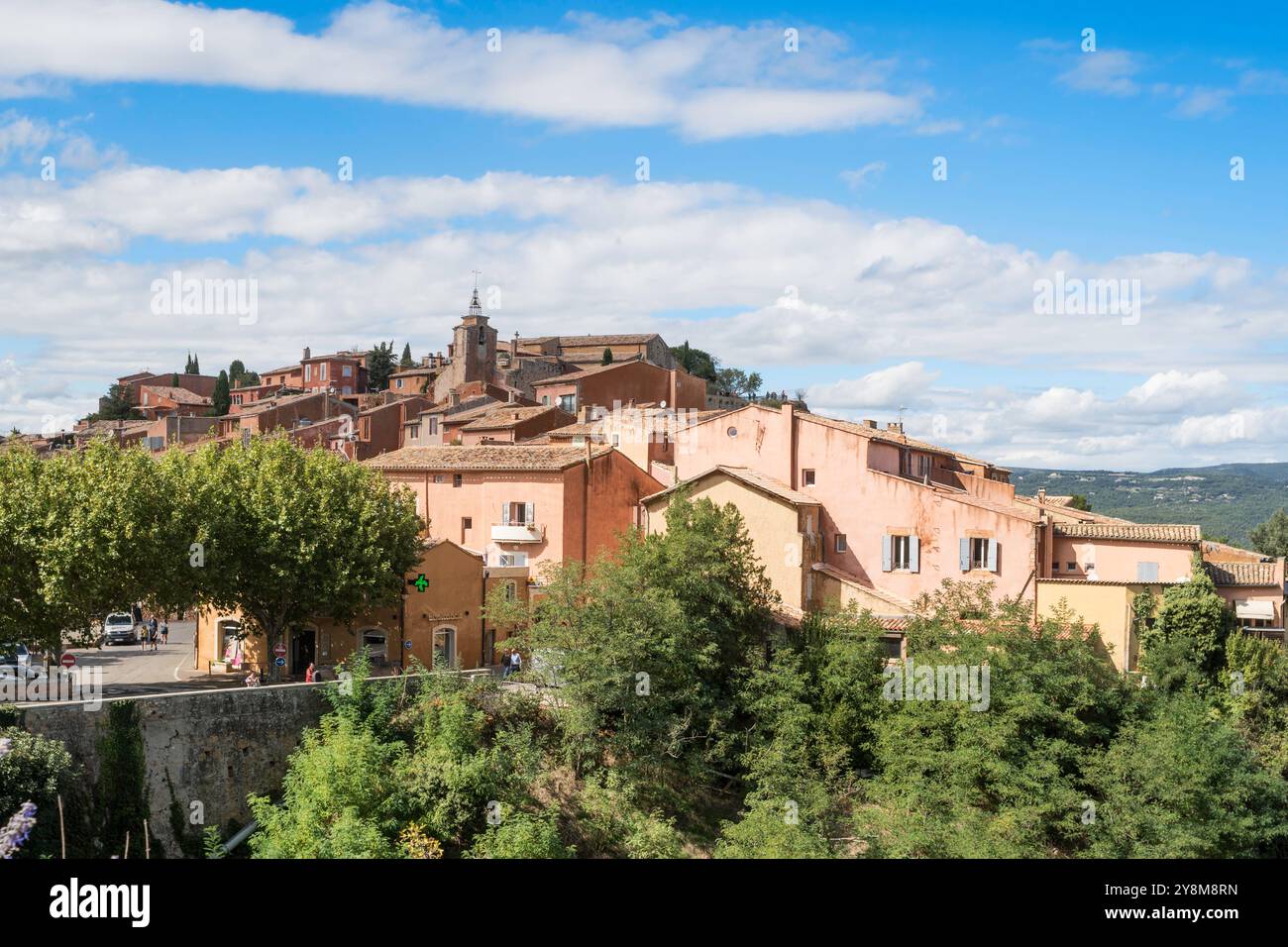 Le village perché de Roussillon en Provence, France Banque D'Images
