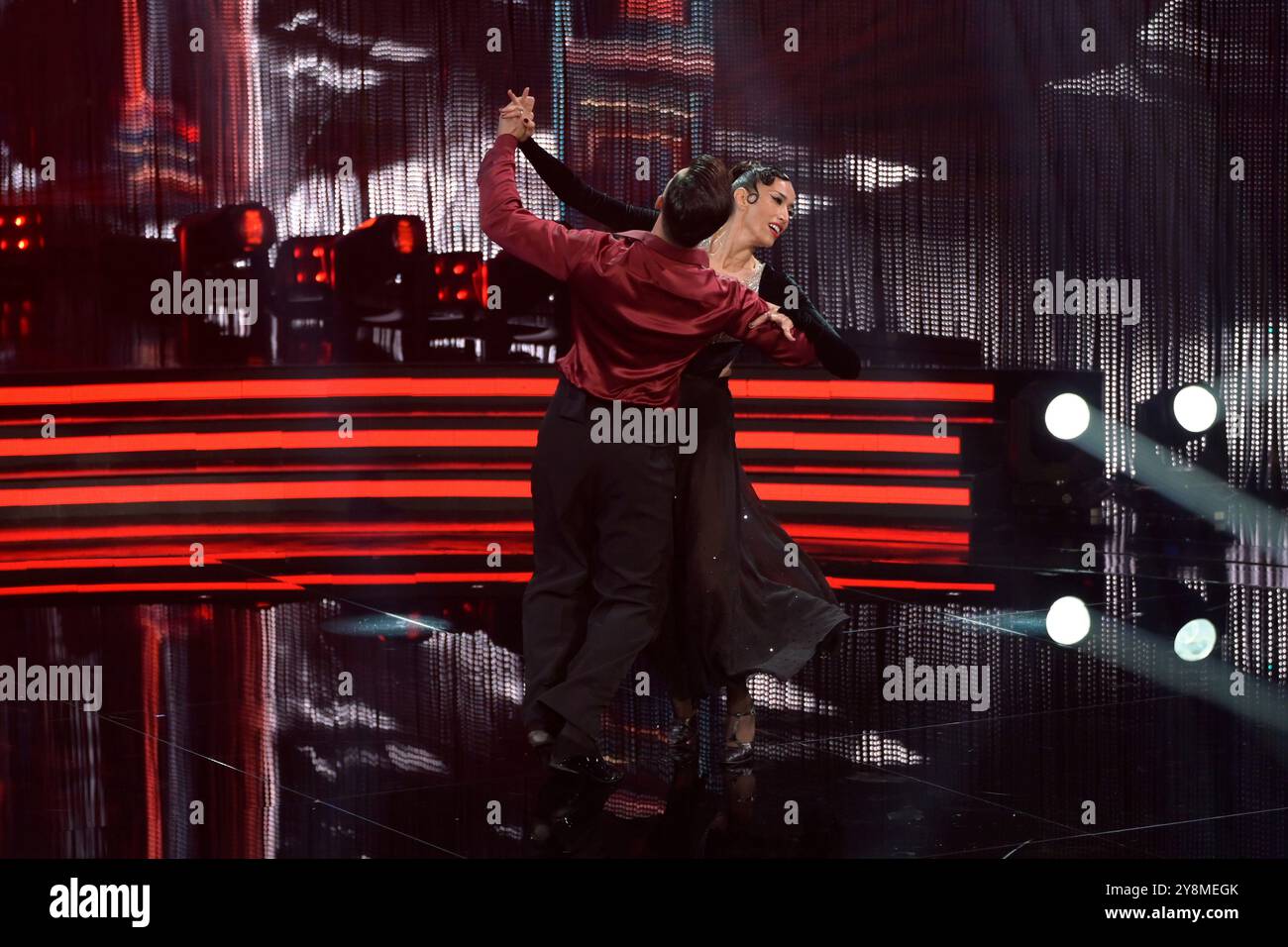 Rome, Italie. 06 octobre 2024. Nina Zilli et Pasquale la Rocca se produisent lors du deuxième épisode de l'édition 2024 de 'Ballando con le stelle' à l'Auditorium Rai Foro Italico. Crédit : SOPA images Limited/Alamy Live News Banque D'Images