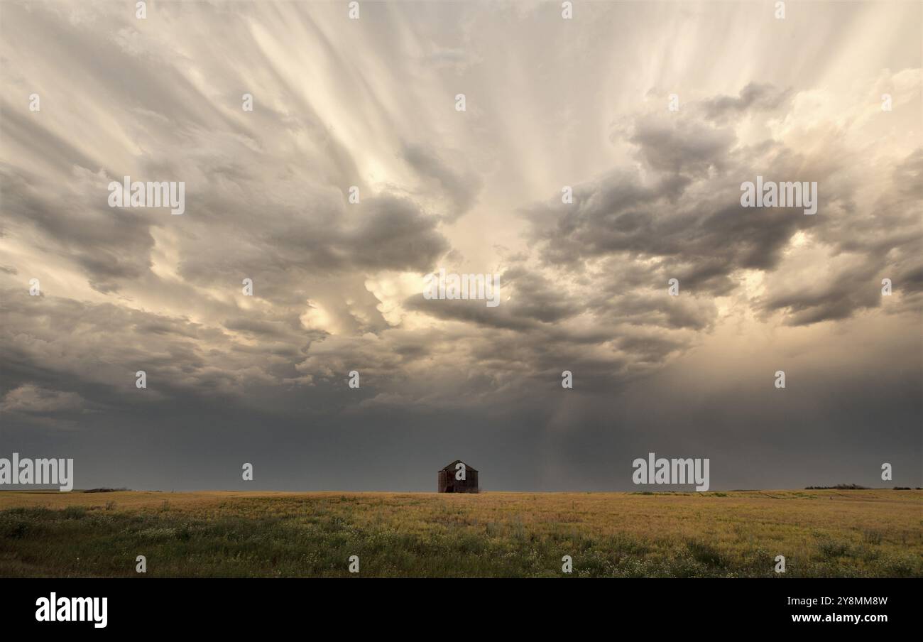 Nuages de tempête Canada campagne rurale scène des Prairies Banque D'Images