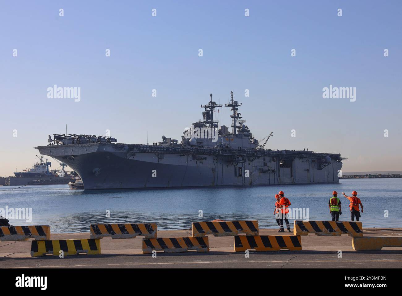 Marines et marins américains avec le Wasp (WSP) Amphibious Ready Group (ARG)-24th Marine Expeditionary Unit (MEU) Special Operations capable (SOC), arriv Banque D'Images