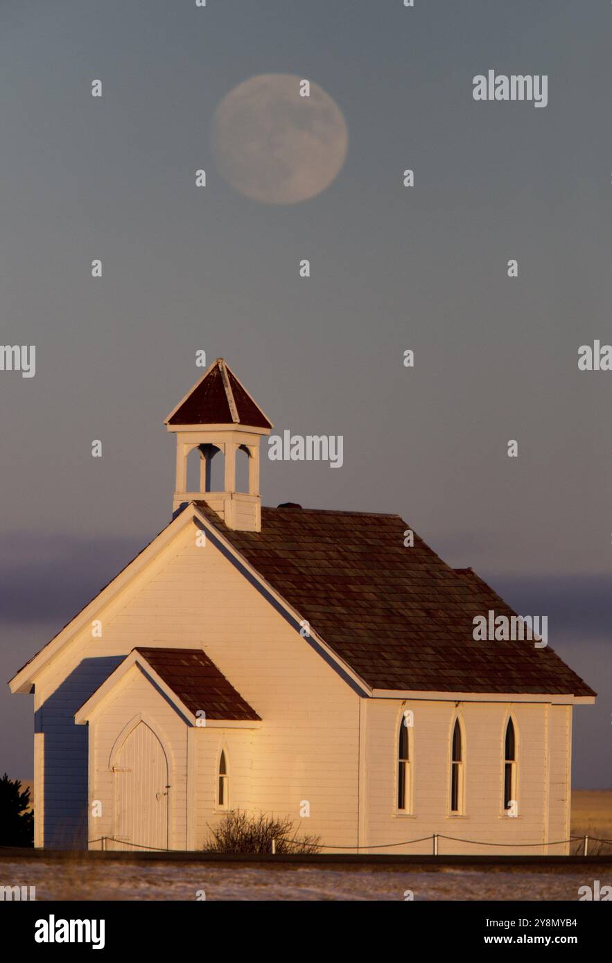 Full Moon Over Super Église Pays Canada Banque D'Images