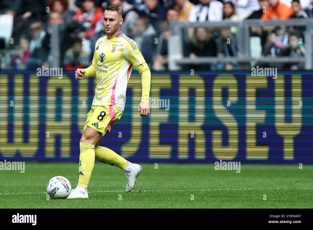 Turin, Italie. 06 octobre 2024. Teun Koopmeiners de la Juventus FC en action lors du match de Serie A entre la Juventus FC et Cagliari Calcio au stade Allianz le 6 octobre 2024 à Turin, Italie . Crédit : Marco Canoniero/Alamy Live News Banque D'Images