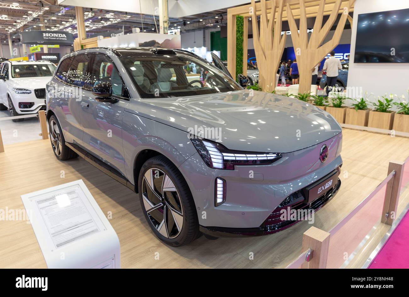 ATHÈNES, GRÈCE - 5 OCTOBRE 2024 : Volvo EX90 au salon Auto Athina 2024. Banque D'Images