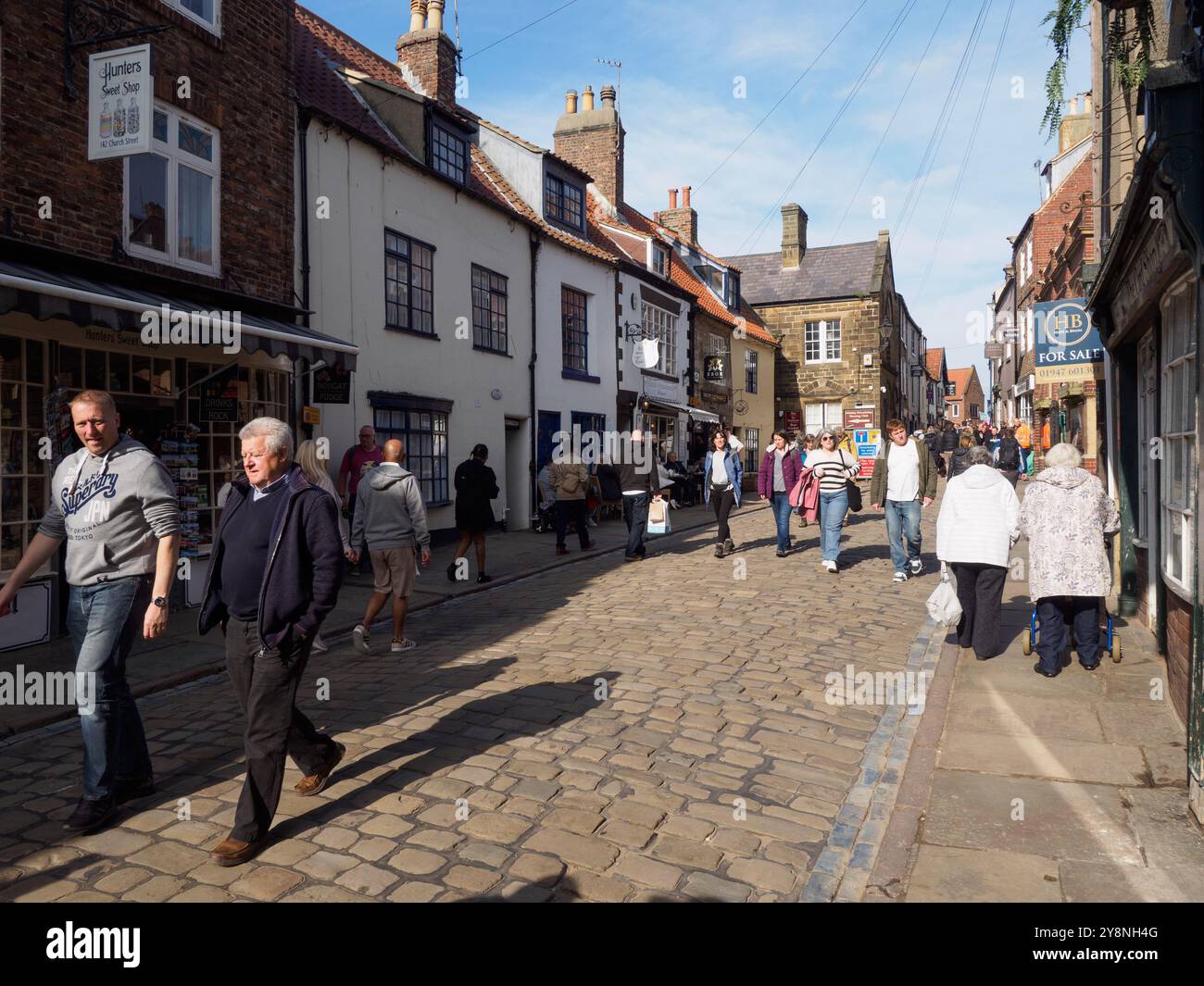 Whitby Old Town, Church Street Banque D'Images