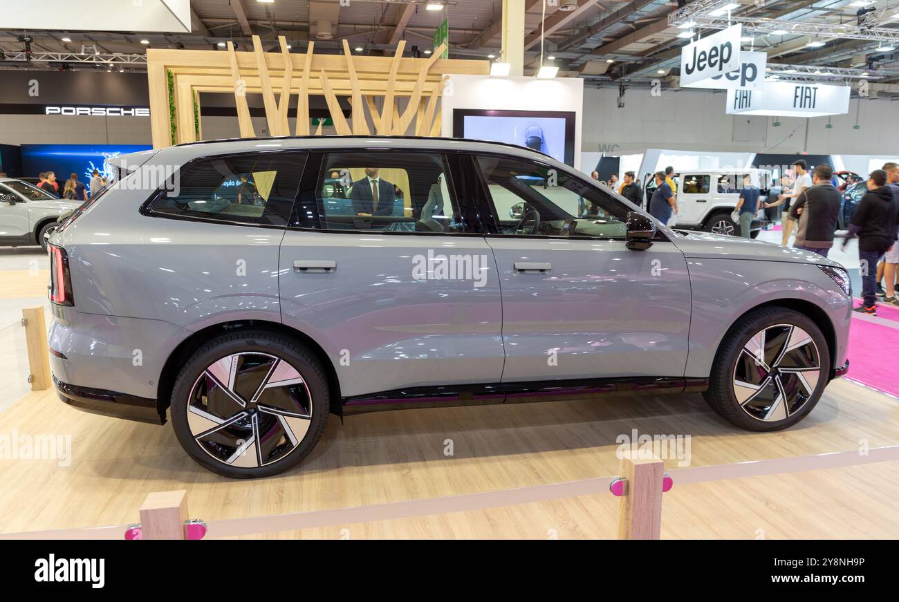 ATHÈNES, GRÈCE - 5 OCTOBRE 2024 : Volvo EX90 au salon Auto Athina 2024. Banque D'Images