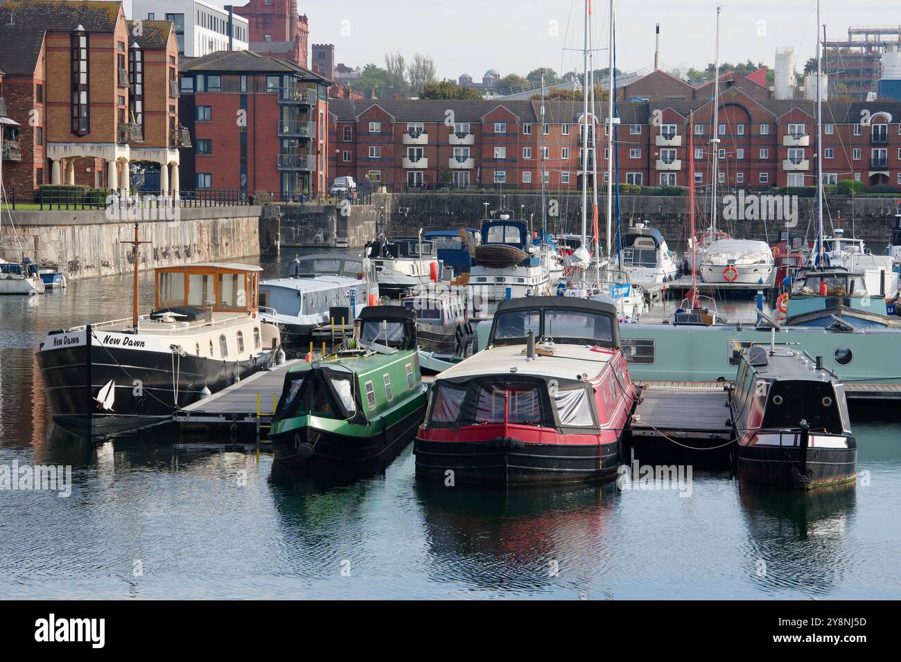 Bateaux dans une marina dans le centre-ville de Liverpool, Royaume-Uni Banque D'Images