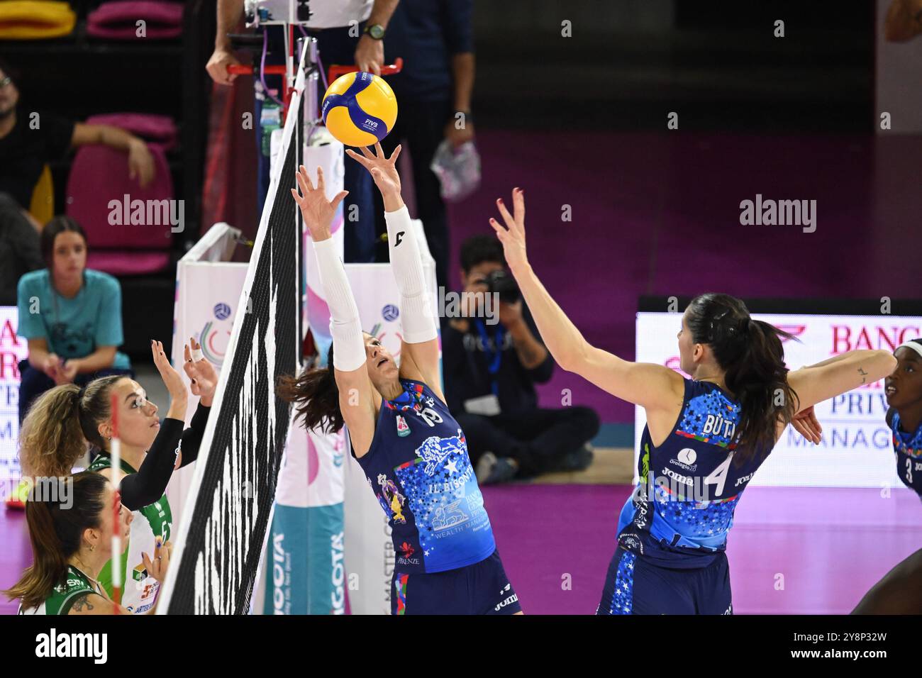 Beatrice Agrifoglio (il Bisonte Firenze) en préparation pour Bozana Butigan lors de il Bisonte Firenze vs Megabox ond. Savio Vallefoglia, match de volleyball Italien Serie A1 féminin à Florence, Italie, 06 octobre 2024 Banque D'Images