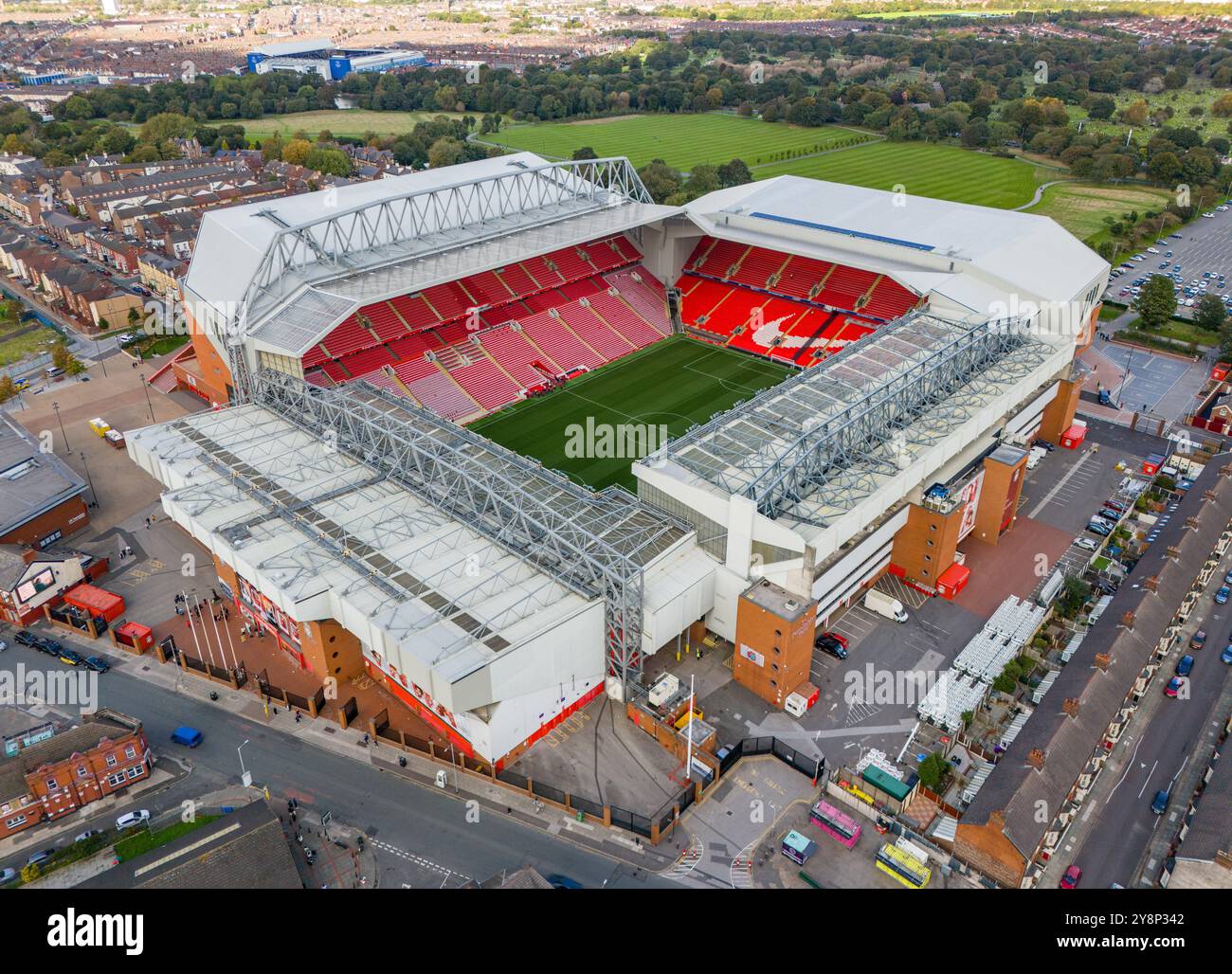 Vue générale aérienne au-dessus du stade Anfield, Liverpool à Anfield, Liverpool, Angleterre, Royaume-Uni le 3 octobre 2024 crédit : Every second Media/Alamy Live News Banque D'Images