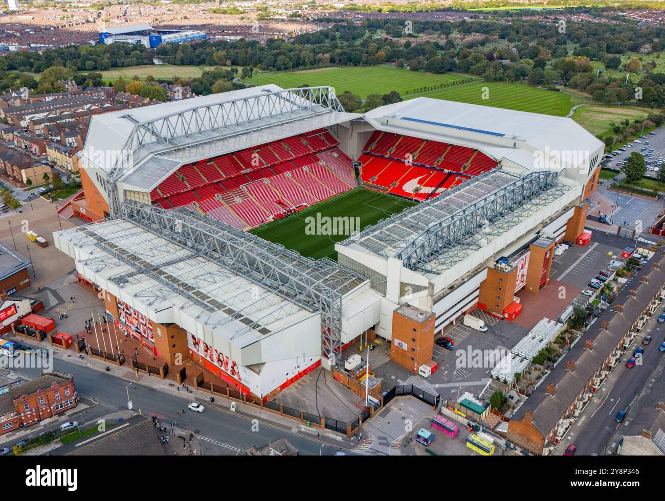 Vue générale aérienne au-dessus du stade Anfield, Liverpool à Anfield, Liverpool, Angleterre, Royaume-Uni le 3 octobre 2024 crédit : Every second Media/Alamy Live News Banque D'Images