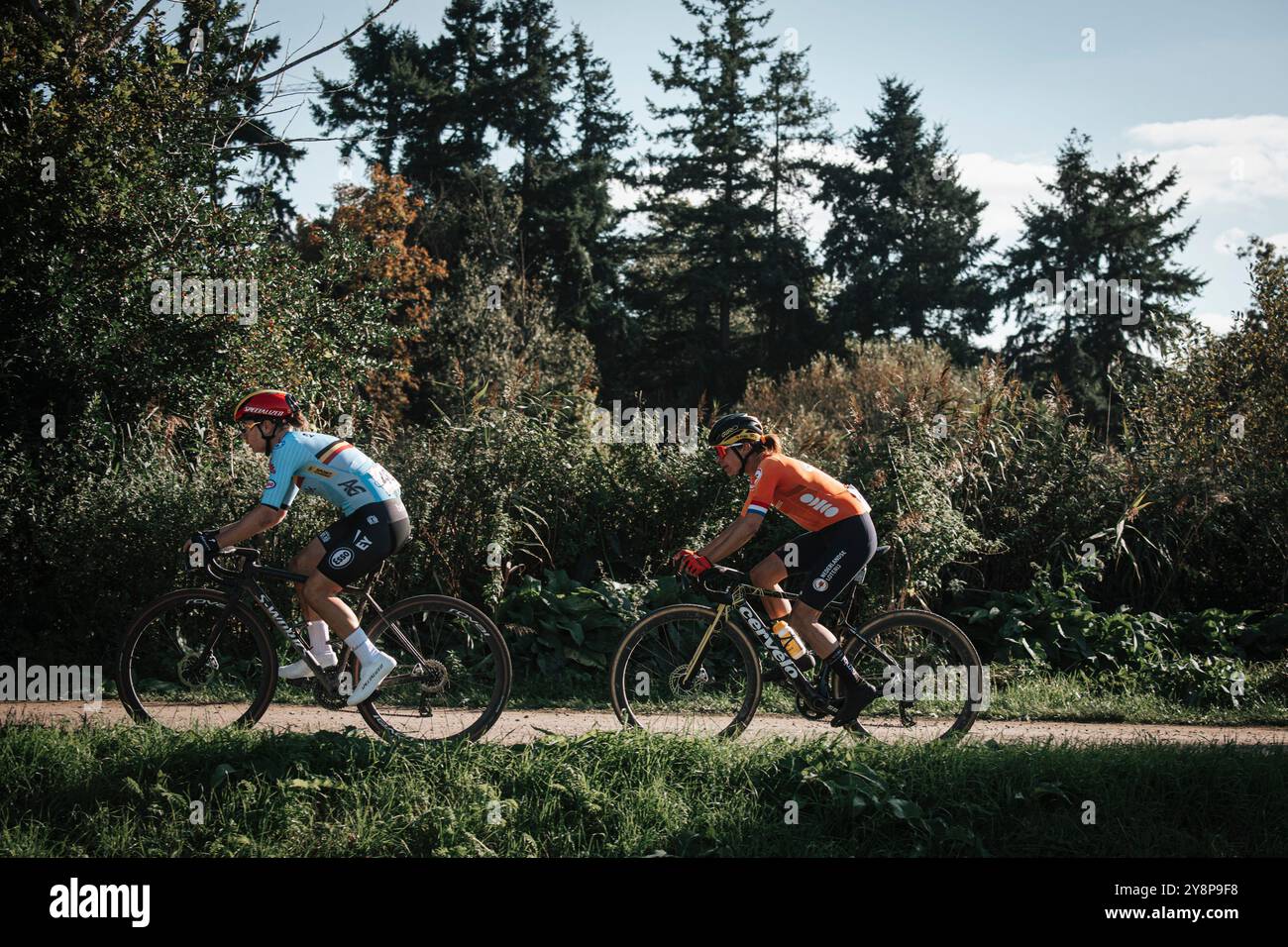 Marianne vos (pays-Bas) et Lotte Kopecky (Belgique) participent aux Championnats du monde de gravier UCI féminin à Louvain. Banque D'Images