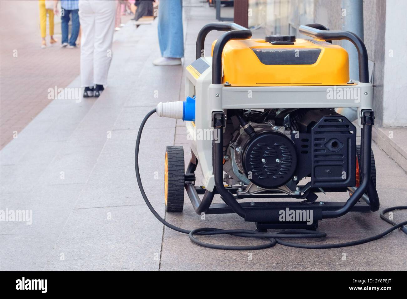 Générateur diesel pour l'alimentation électrique de secours est utilisé dans la ville. Problème d'électricité. Panne d'électricité. Banque D'Images