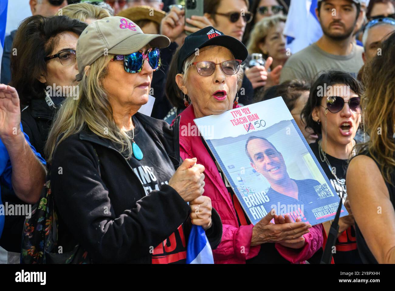 New York, États-Unis. 6 octobre 2024. Les familles d'otages enlevés par le Hamas le 7 octobre 2023 marquent l'anniversaire de 366 jours de la disparition de leurs 101 proches avec une cérémonie à Central Park à New York. Crédit : Enrique Shore/Alamy Live News Banque D'Images