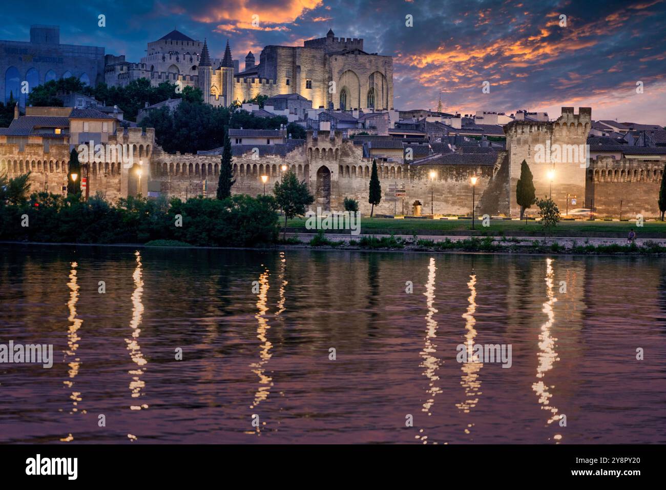 Centre historique du Palais des Papes, complexe épiscopal et le Pont Saint Benezet, le Rhône, Avignon, Vaucluse, Provence-Alpes-Côte d'Azur, France, Europe. Banque D'Images