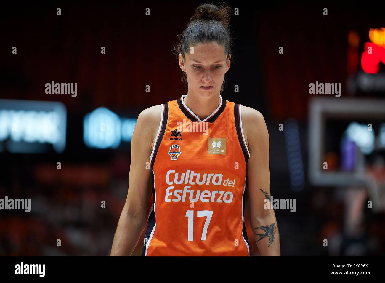 Valencia, Espagne. 06 octobre 2024. Kristine Vitola de Valencia basket vu lors de la Liga Femenina Endesa saison régulière Round 1 entre Valencia basket et Club Joventut Badalona au Pabellon Fuente de San Luis. Score final ; panier Valencia 81 : 68 Club Joventut Badalona (photo Vicente Vidal Fernandez/SOPA images/SIPA USA) crédit : SIPA USA/Alamy Live News Banque D'Images