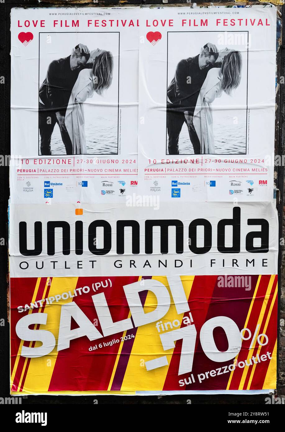 Grandes affiches publicitaires extérieures pendant le Festival de Jazz Umbria 2024 à Pérouse, Ombrie, Italie. Banque D'Images