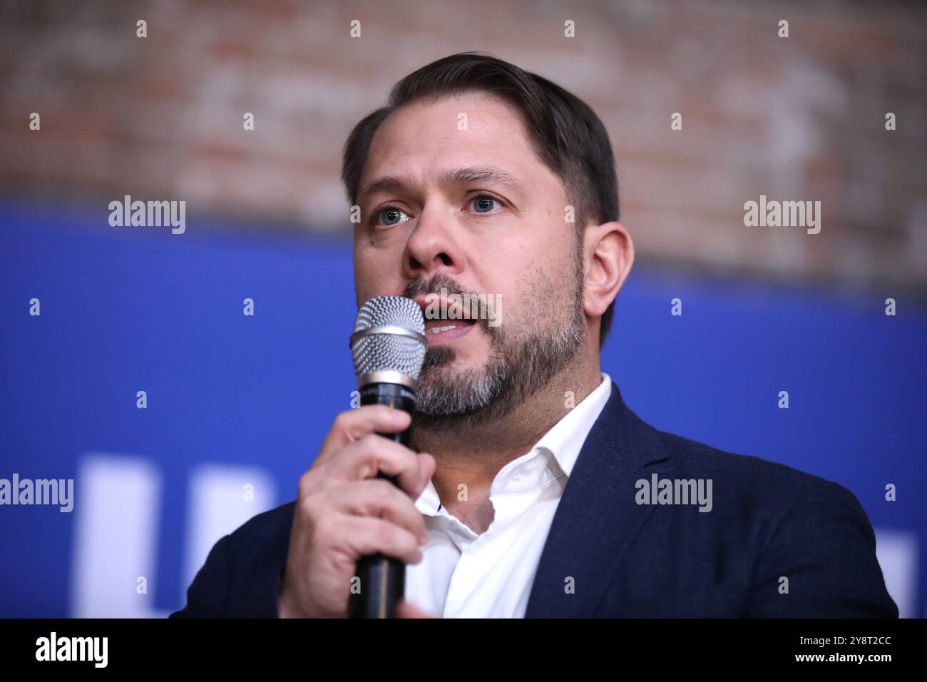 Phoenix, Arizona, États-Unis. 6 octobre 2024. RUBEN GALLEGO, membre du Congrès, prend la parole lors d'une fête de blocage des électeurs noirs organisée par la campagne présidentielle Kamala Harris à Phoenix, Arizona. (Crédit image : © Gage Skidmore/ZUMA Press Wire) USAGE ÉDITORIAL SEULEMENT! Non destiné à UN USAGE commercial ! Crédit : ZUMA Press, Inc/Alamy Live News Banque D'Images