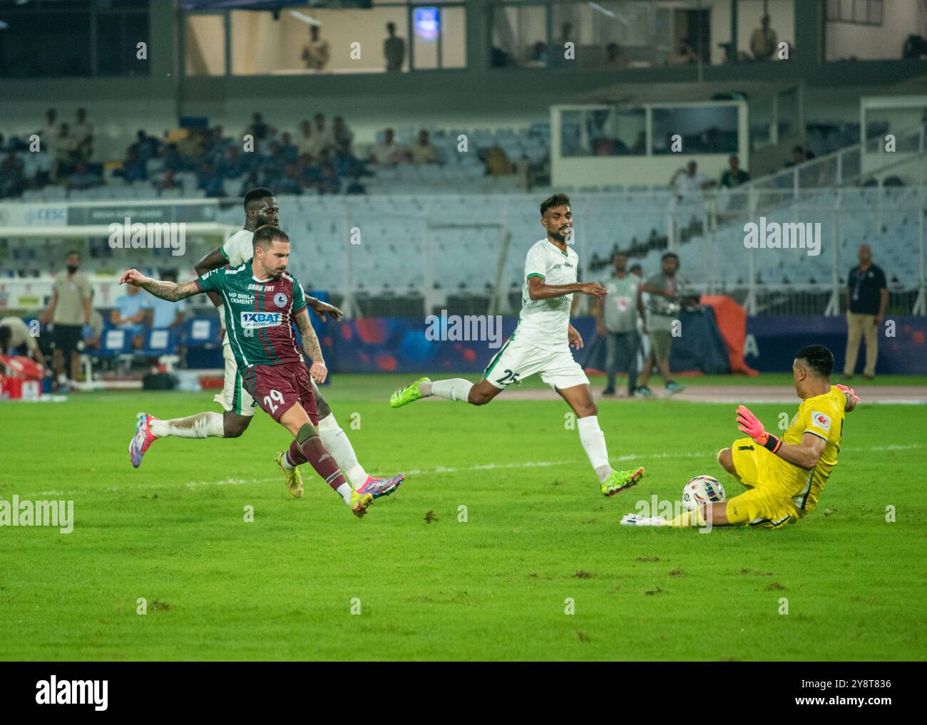 Kolkata, Bengale occidental, Inde. 6 octobre 2024. Mohun Bagan Super Giants (MBSG) a dominé la victoire sur Mohammed Sporting Club (MSC) sur trois frappes de première mi-temps de Jamie Maclaren, Subhasish Bose et Greg Stewart dans le match de première manche ISL 2024/25 au stade Kolkata Salt Lake. (Crédit image : © Amlan Biswas/Pacific Press via ZUMA Press Wire) USAGE ÉDITORIAL SEULEMENT! Non destiné à UN USAGE commercial ! Banque D'Images