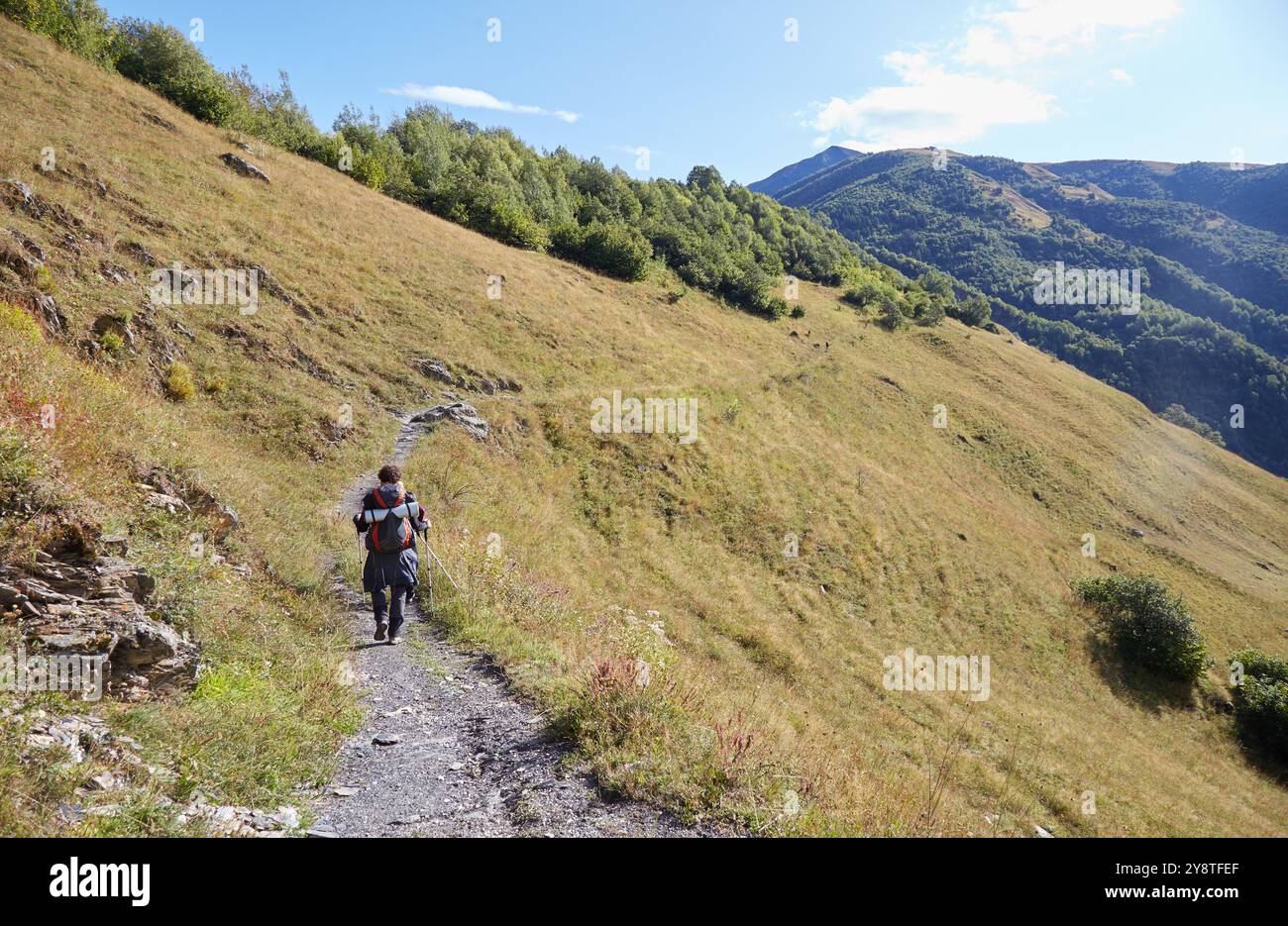 La randonnée de quatre jours de Mestia à Ushguli est la randonnée longue distance la plus populaire de Géorgie. La région est également pleine de charmantes tours Svan que vous ne pouvez pas se Banque D'Images