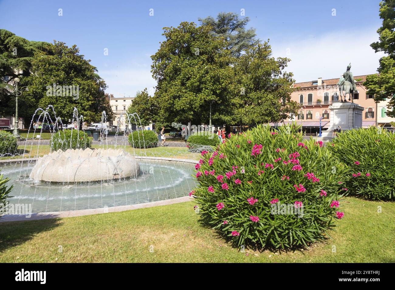 Vérone, Italie, juin 2022 : la Fontaine des Alpes, située dans le jardin Piazza Bra, Europe Banque D'Images
