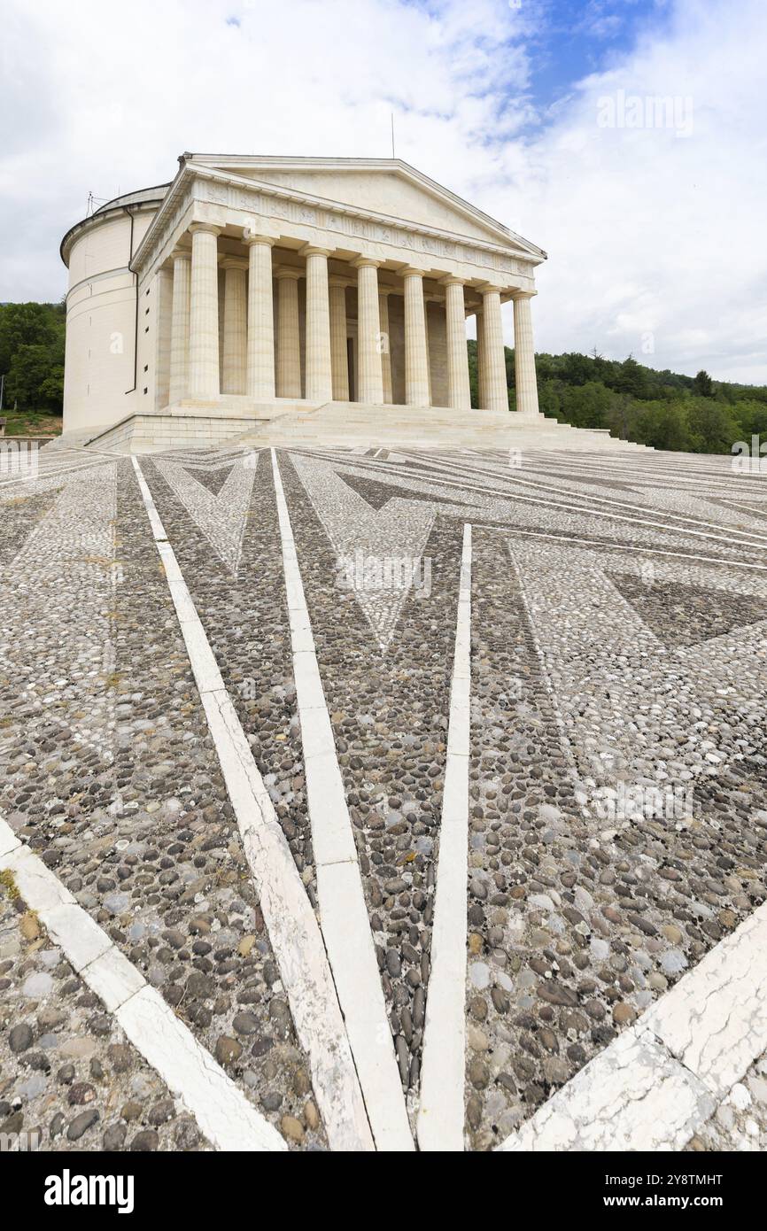 Possagno, Italie. Temple d'Antonio Canova avec colonnade classique et panthéon design extérieur Banque D'Images