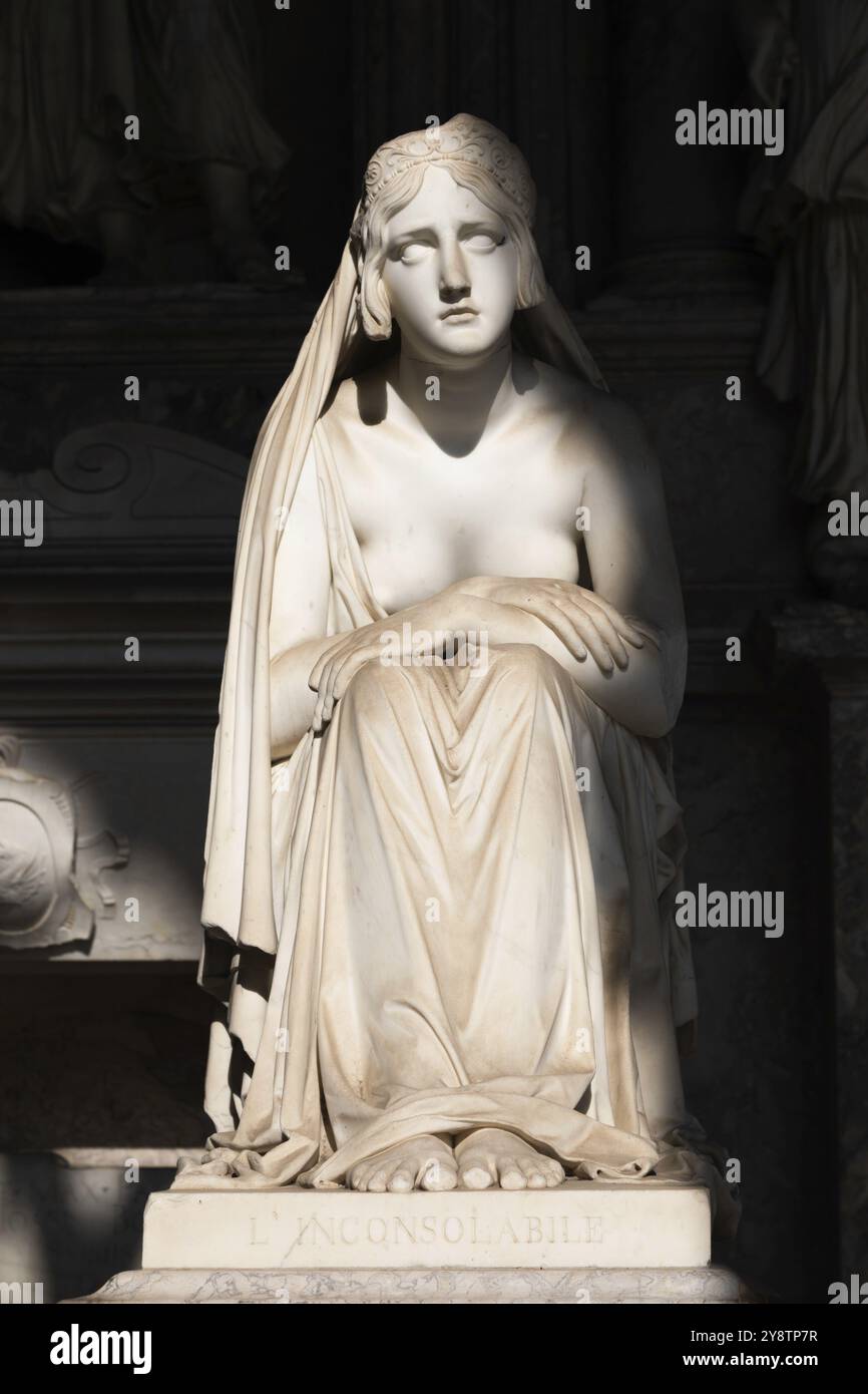 Pise, Italie, juin 2023 : cimetière catholique, statue antique de femme triste, par Lorenzo Bartolini, 1841, Europe Banque D'Images