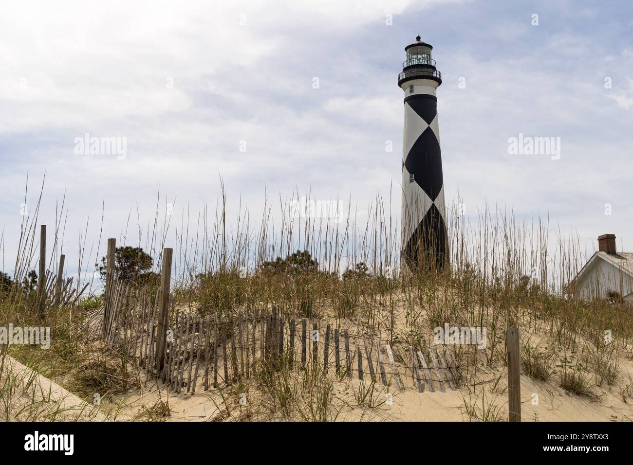 Un motif de losange est peint sur le phare de Cape Lookout National Seashore Banque D'Images