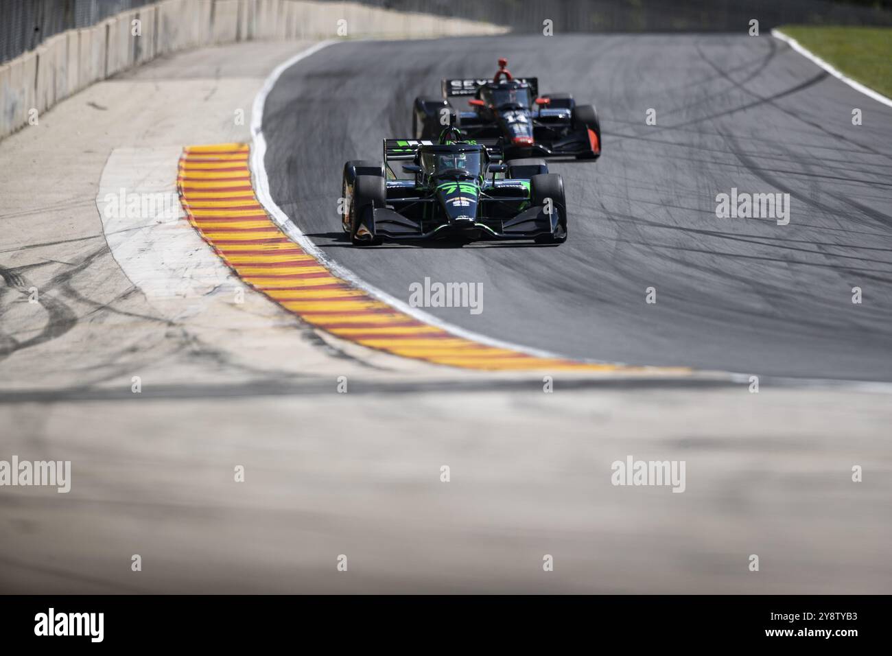 NOLAN SIEGEL (R) (78), de Palo Alto, Californie, conduit sur piste lors d'une séance d'essais pour le Grand Prix XPEL au Road America à Elkhart Lake W. Banque D'Images