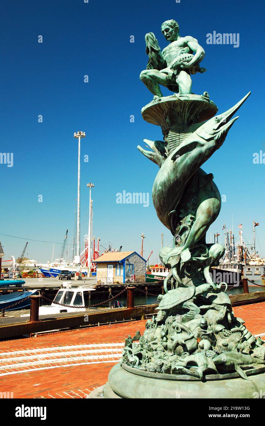 Un mémorial aux pêcheurs et à l'équipage qui ont été perdus en mer se dresse sur le port historique de New Bedford, Massachusetts Banque D'Images