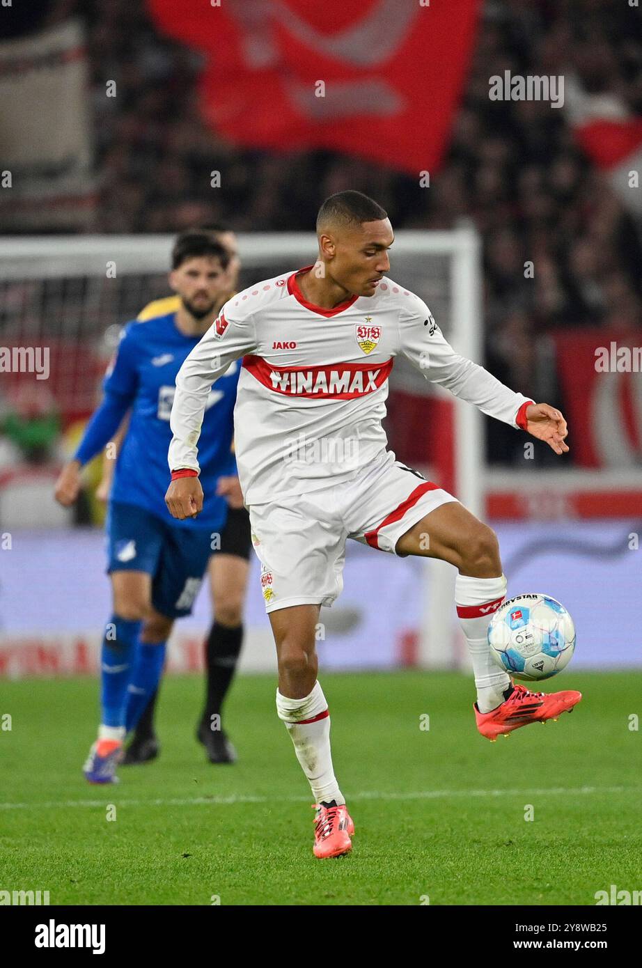 Stuttgart, Allemagne. 06 octobre 2024. Enzo Millot VfB Stuttgart (08) Aktion am Ball VfB Stuttgart vs TSG 1899 Hoffenheim 06.10.2024 LA RÉGLEMENTATION DFL INTERDIT TOUTE UTILISATION DE PHOTOGRAPHIES COMME SÉQUENCES D'IMAGES ET/OU QUASI-VIDÉO/dpa/Alamy Live News Banque D'Images