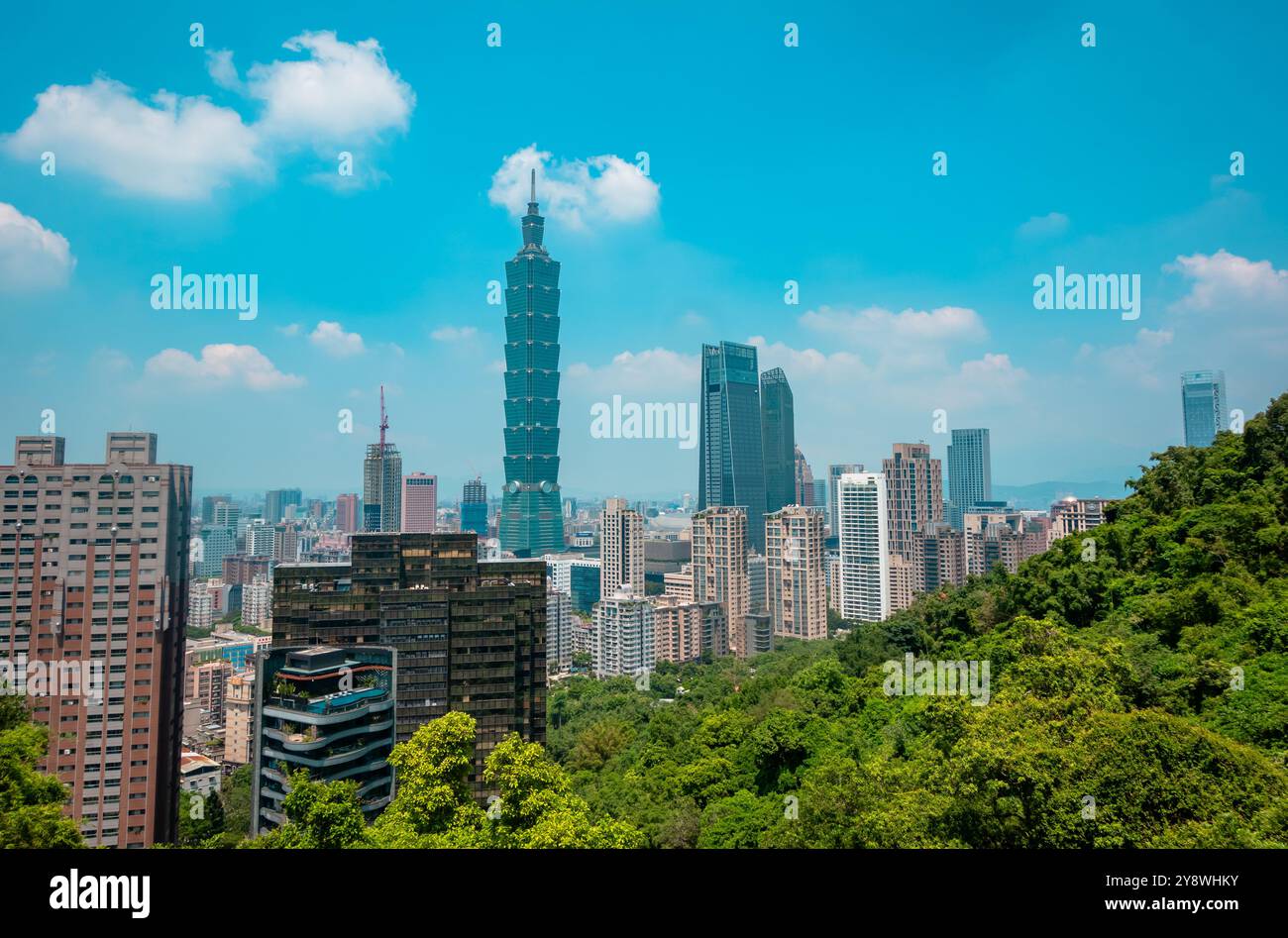 Vue panoramique aérienne de Taipei, horizon de Taiwan avec Taipei 101 depuis Xiangshan (montagne de l'éléphant) Banque D'Images