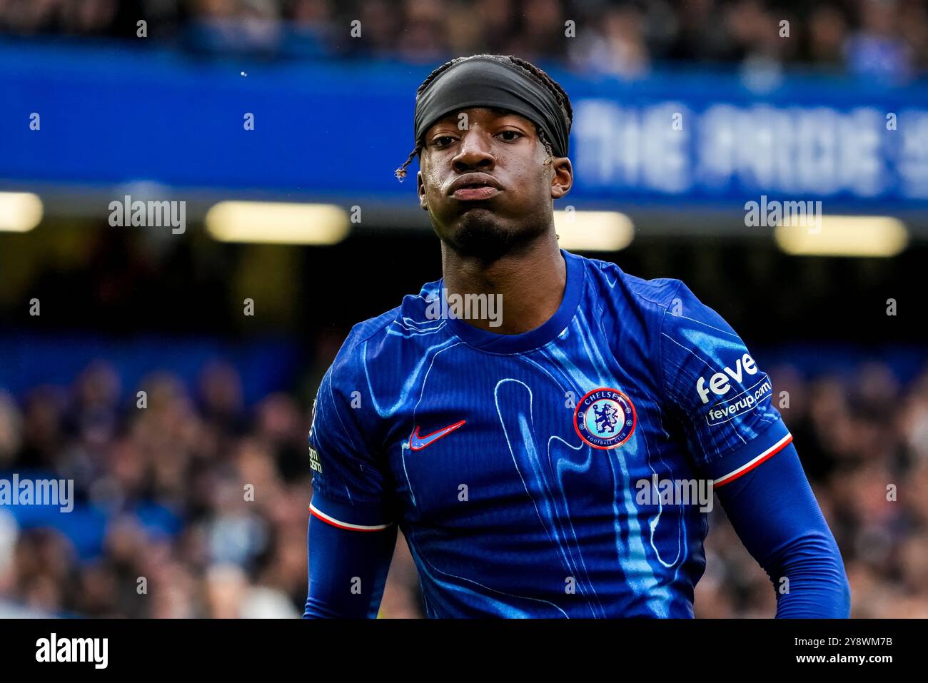LONDRES, ANGLETERRE - 6 OCTOBRE : Noni Madueke du Chelsea FC regarde pendant le match de premier League entre le Chelsea FC et le Nottingham Forest FC à Stamford Bridge le 6 octobre 2024 à Londres, Angleterre. (Photo de Rene Nijhuis/MB médias) Banque D'Images