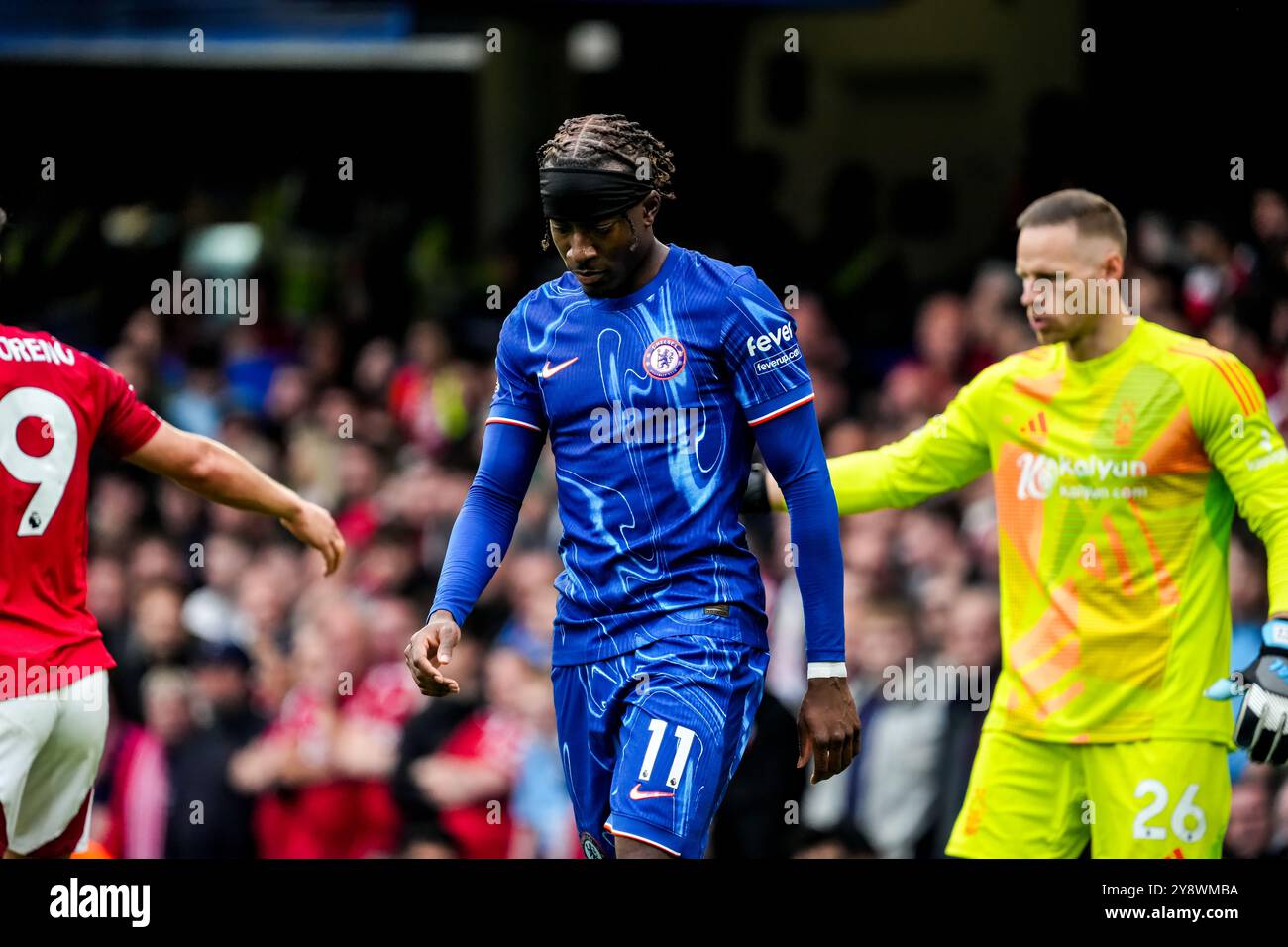 LONDRES, ANGLETERRE - 6 OCTOBRE : Noni Madueke du Chelsea FC rame une chance manquée lors du match de premier League entre le Chelsea FC et le Nottingham Forest FC à Stamford Bridge le 6 octobre 2024 à Londres, Angleterre. (Photo de Rene Nijhuis/MB médias) Banque D'Images