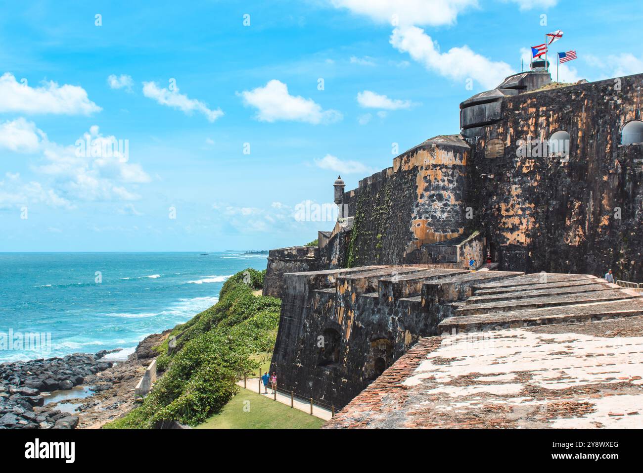 San Juan, Porto Rico - 20 avril 2017 : Castillo historique San Cristobal sous un ciel clair. Banque D'Images