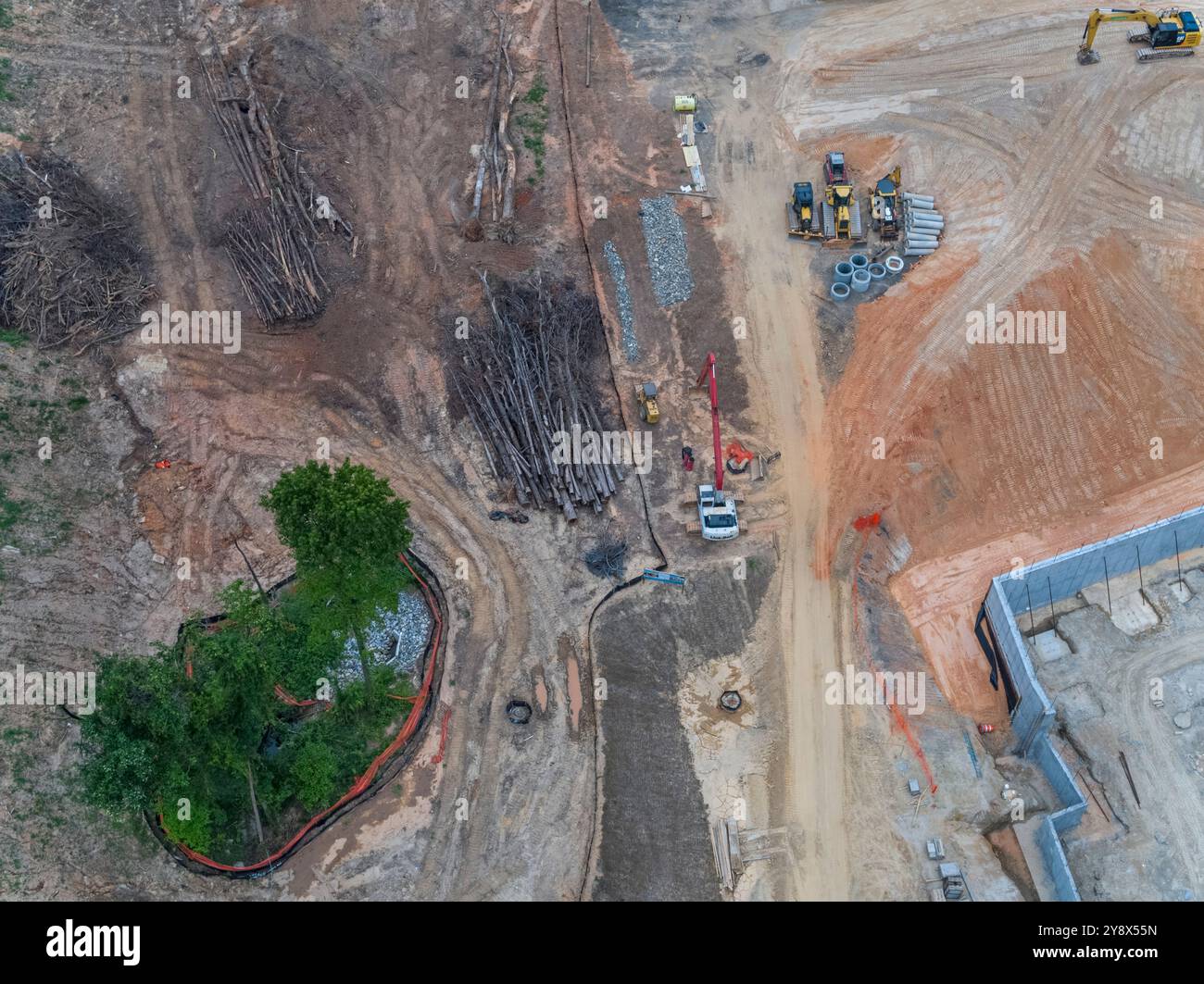 Vue aérienne d'arbres abattus sur le chantier de construction, Atlanta, Géorgie, États-Unis Banque D'Images